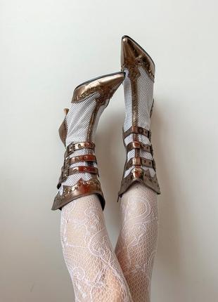 Золотые авангардные высокие туфли винтаж стрит стайл3 фото