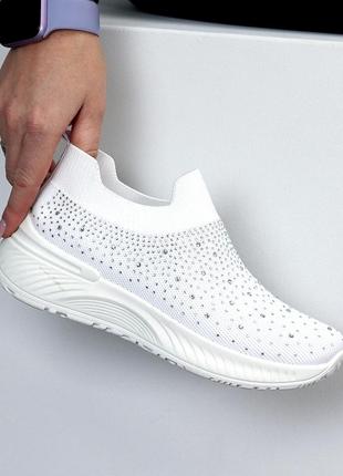 Білі жіночі текстильні легкі кросівки в стразах колір в асортименті7 фото