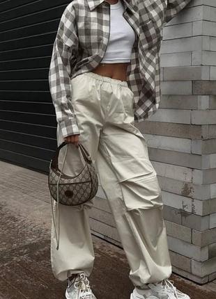 Брюки женские карго оверсайз трендовые на высокой посадке качественные, стильные молочные серые