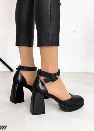Женские туфли на квадратном каблуке1 фото