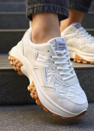 Кросівки демісезонні.