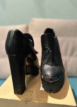 Женские кожаные ботинки на каблуке sassofono2 фото