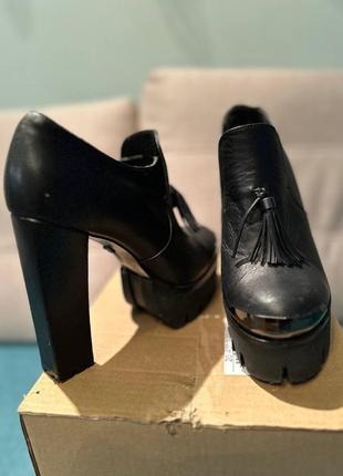 Женские кожаные ботинки на каблуке sassofono3 фото