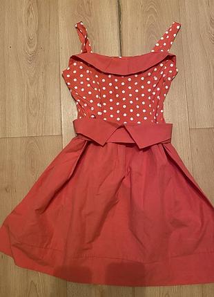 Яскрава сукня