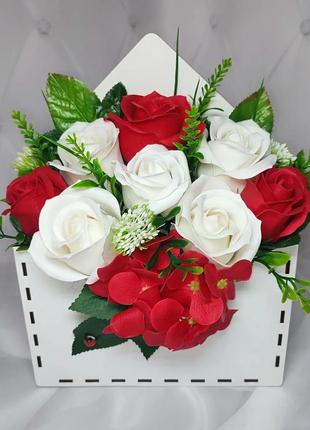 Букет цветов из вспененного мыла розы в коробке1 фото