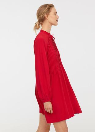 Короткое платье из вискозы h&m 0713032 s 363 фото