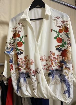 Жіноча блуза зі східним принтом zara