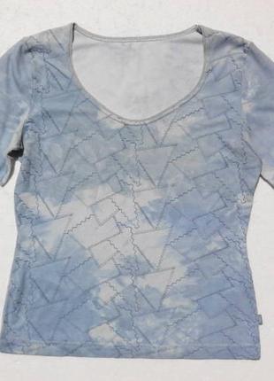 Футболка під джинс.