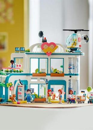 Конструктор lego friends лікарня в хартлейк-сіті 1045 деталей (42621)8 фото