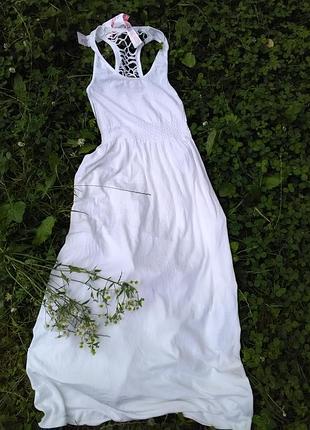 Пляжне плаття з цікавою спинкою