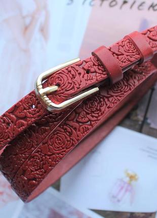 Женский узкий ремень с цветочным узором красный