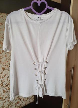 Стильна біла футболка розмір с-м