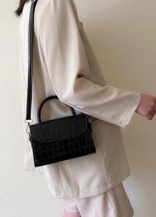 Женская классическая сумка на ремешке кросс-боди через плечо крокодил рептилия змея черная4 фото
