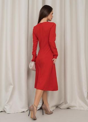 Красное платье классического силуэта размер s