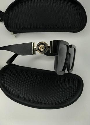 Женские солнцезащитные очки versace черные с золотыми вставк квадратные матовые бабочки среднее и крупное лицо5 фото