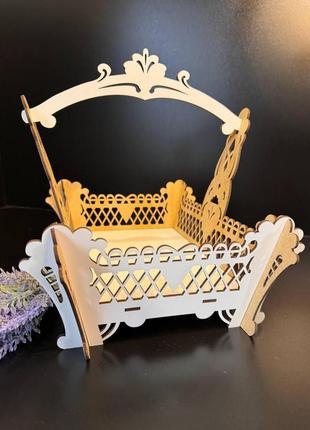 Декоративная корзинка с цветами. пасхальная корзина белая мдф.