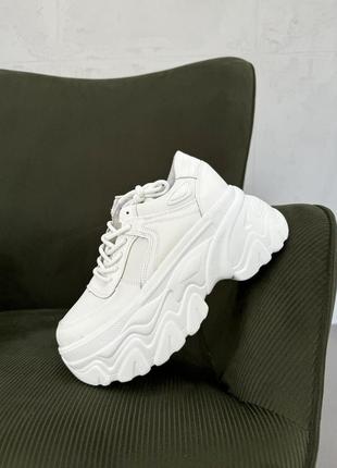 Білі кросівки на високій платформі5 фото