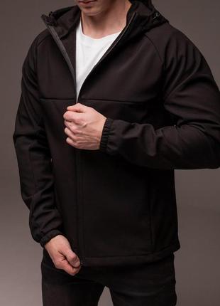 Водовідштовхувальна куртка soft shell на флісі чорна тактична софт шел великі розміри
