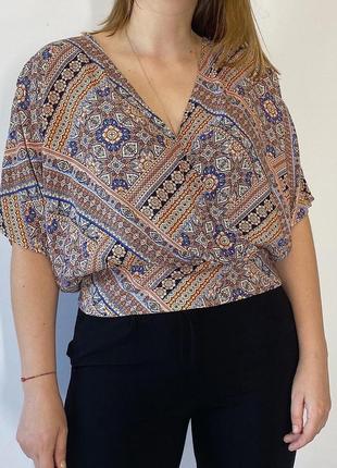 Ніжна вкорочена блуза primark.