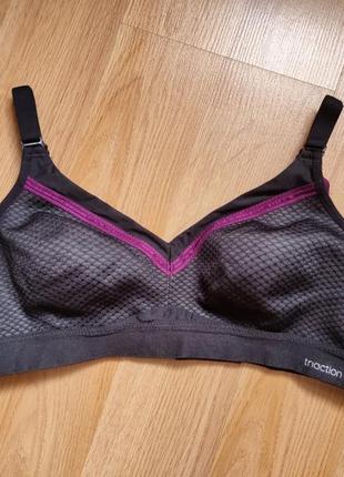 Спортивний бюстгальтер triumph triaction free motion gb34b/eu75b