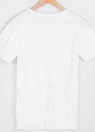 Стильная белая футболка с рисунком принтом девушка хит4 фото