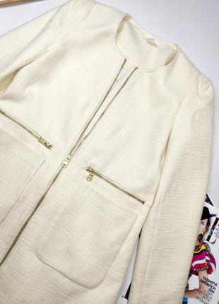 Пальто женское молочного цвета прямого кроя от бренда hm 102 фото