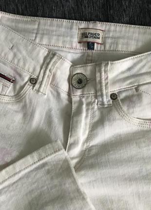 Белые джинсы tommy hilfiger1 фото