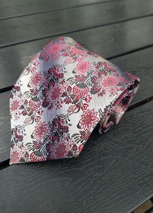 Цветовая палитра новых элегантных галстуков как для мужчин так и для женщин на любой вкус и цвет.1 фото
