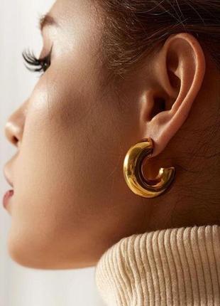 Сережки сережки круглі широкі товсті кільця в вуха золоті модні трендові золоті1 фото