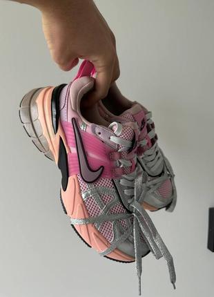 Кроссовки nike wmns v2k runtek low "pink/ metallic"1 фото