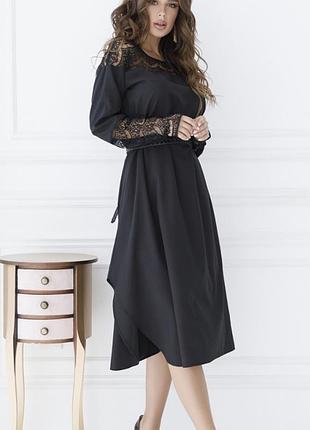 Чорна сукня-трапеція з гіпюровою вставкою