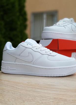 Жіночі кросівки nike air force білі