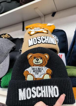 Шапки moschino,в наличии 2 черных и беж1 фото