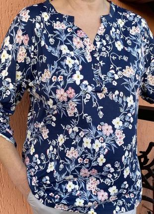 Темно-синяя блузочка с цветочным принтом 💙💙💙3 фото