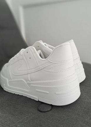 Кроссовки белые