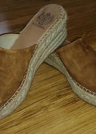 Босоніжки на платформі