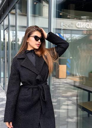 Черное классическое стильное пальто6 фото