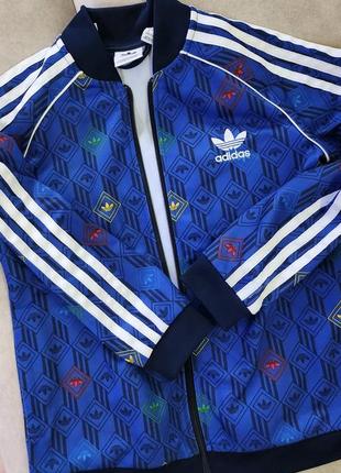 Детская кофта от adidas original с молнией.