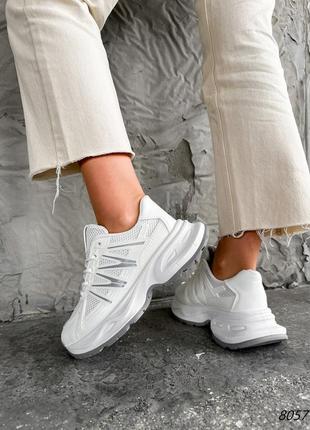 Белые очень стильные кроссовки эко с серебряными вставками10 фото