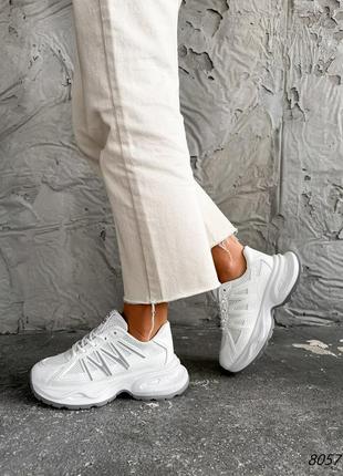 Белые очень стильные кроссовки эко с серебряными вставками4 фото
