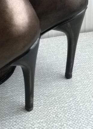 Демісезонні шкіряні чоботи бронзового кольору7 фото