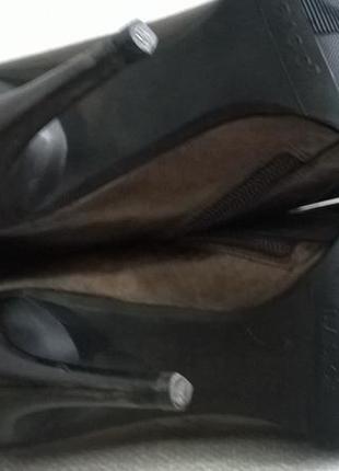Демісезонні шкіряні чоботи бронзового кольору8 фото