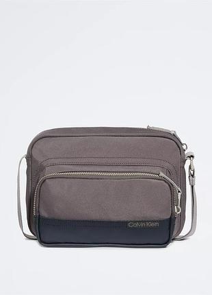 Нова сумка calvin klein (ck utility camera bag unisex) з американцями