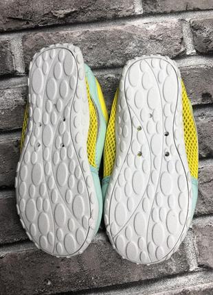 Аквашузи, чудово підійдуть для поясу чи біля басейну