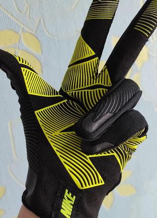 Перчатки брендовые спортивные nike lunatic training gloves7 фото