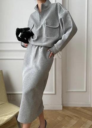 Серый костюм с юбкой миди