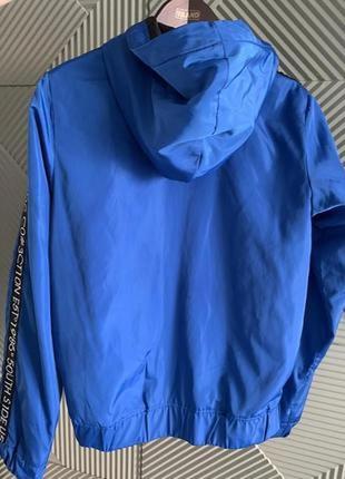 Легкая куртка с лампасами с капюшоном на рост 164/170 см5 фото
