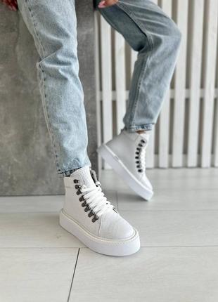Белые демисезонные ботинки кожаные3 фото
