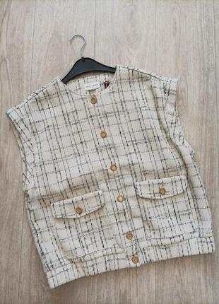 Стильная жилетка с золотыми пуговицами holly&whyte, размер m.