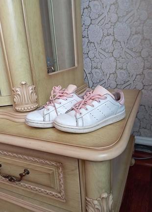 Актуальные, модные, стильные, детские кроссовки adidas stan smith